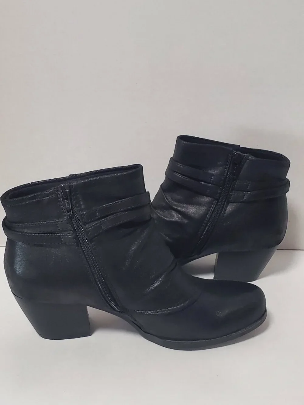 Women's Ryker black size 9 booties with small heel